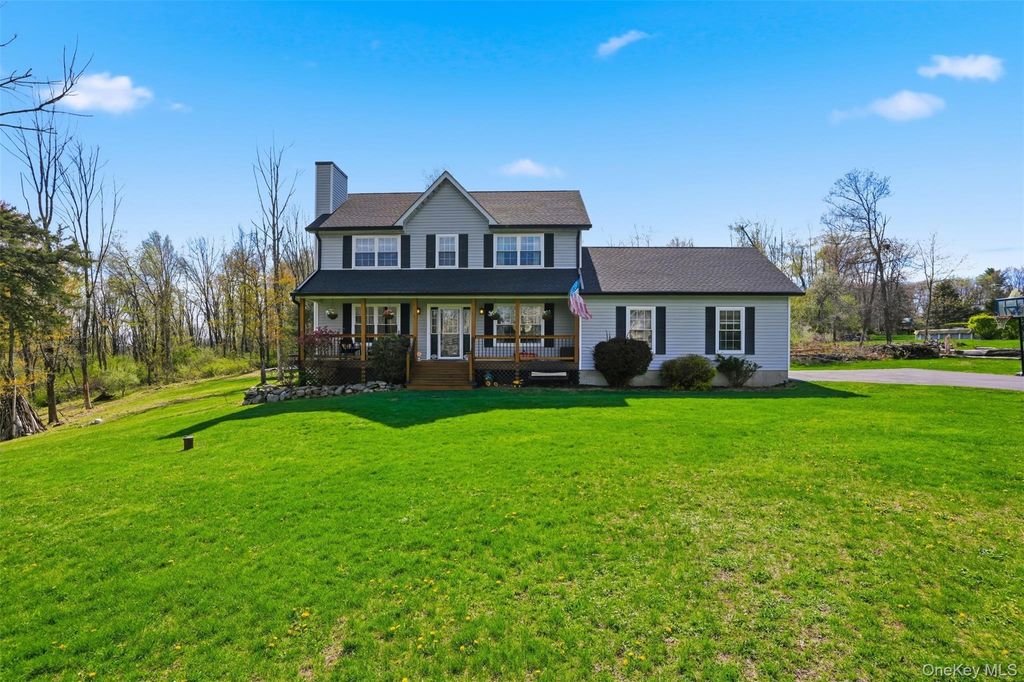 Photo of 16 Fawn Court, Middletown, NY 10940 (MLS # 985661)