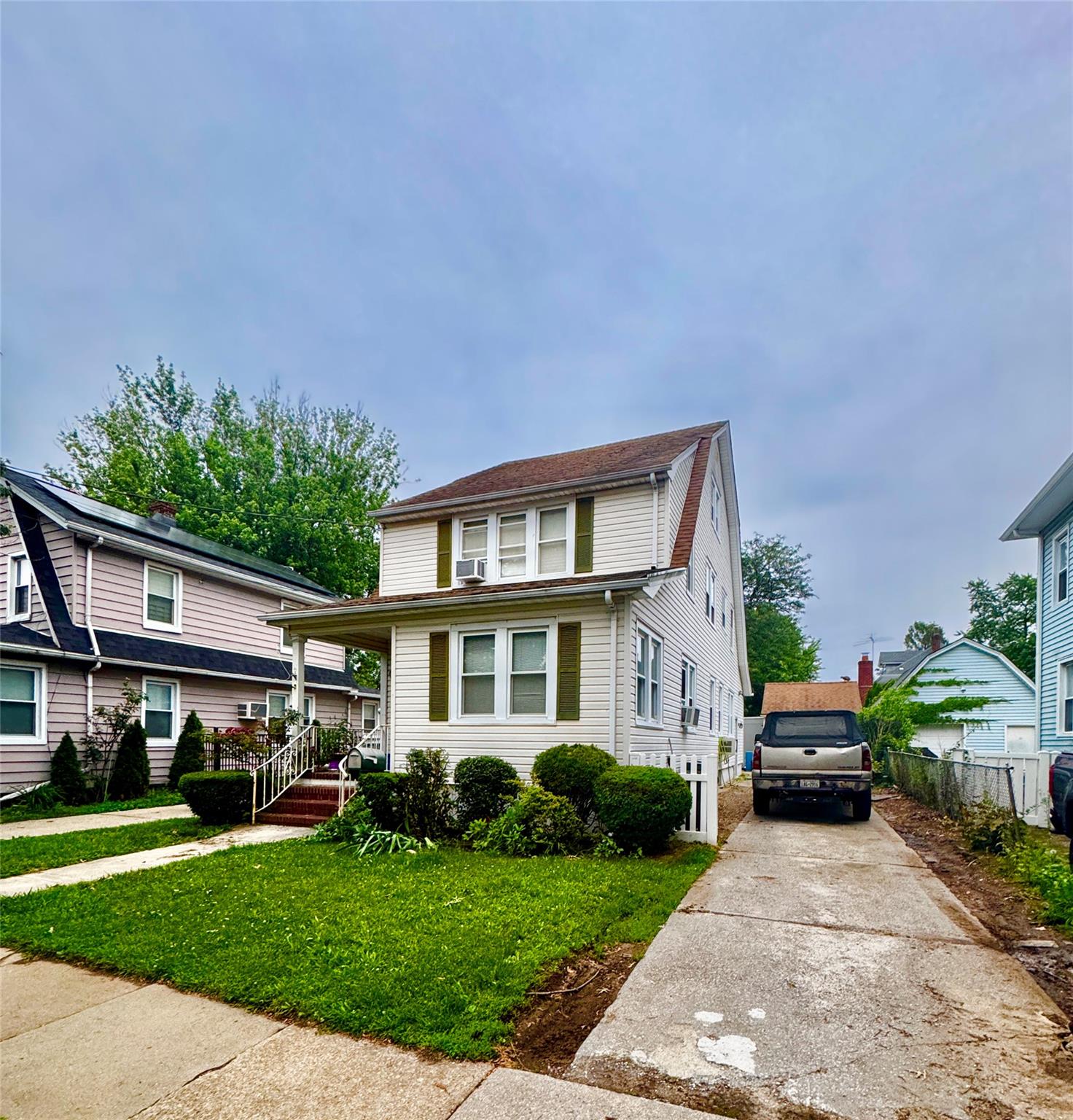 Property for Sale at Brokaw Avenue, Floral Park, Queens, NY - Bedrooms: 4 
Bathrooms: 3 
Rooms: 9  - $850,000