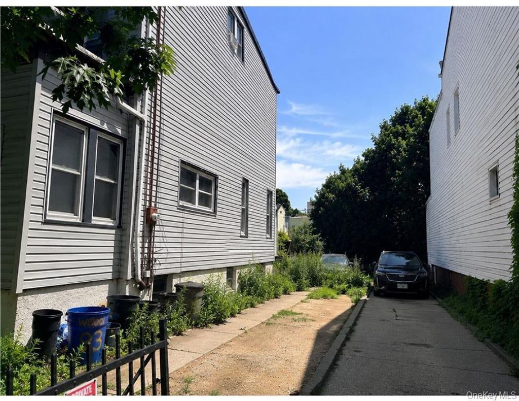 Photo of 93 Linwood Street, Brooklyn, NY 11208 (MLS # 1010044)