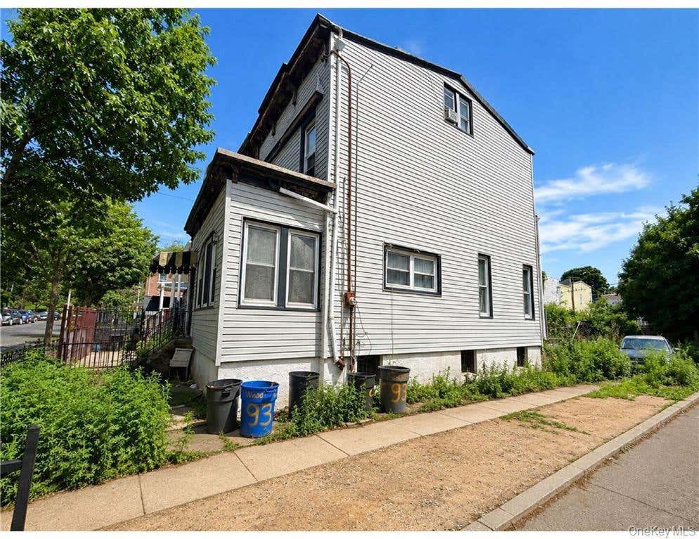 Photo of 93 Linwood Street, Brooklyn, NY 11208 (MLS # 1010044)