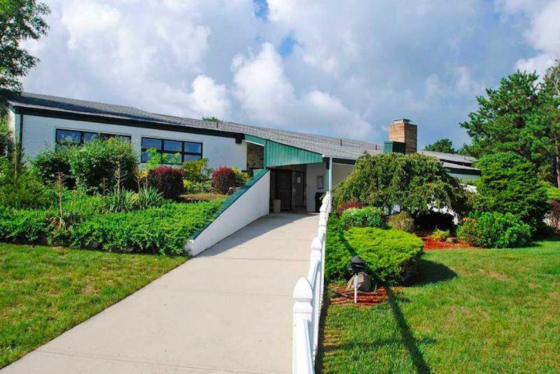 77 Village Circle W Cir, Manorville, New York image 22