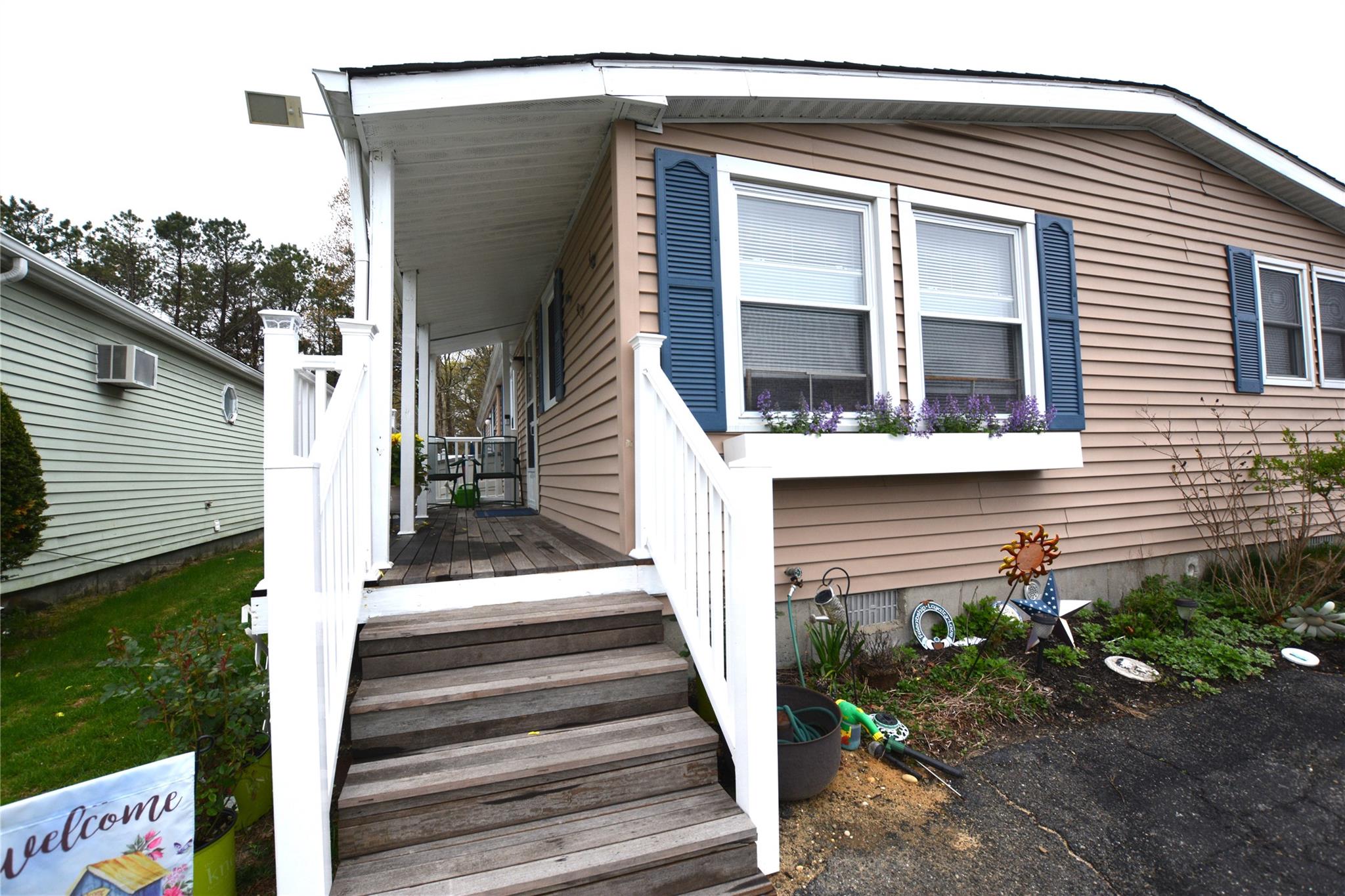 77 Village Circle W Cir, Manorville, New York image 19