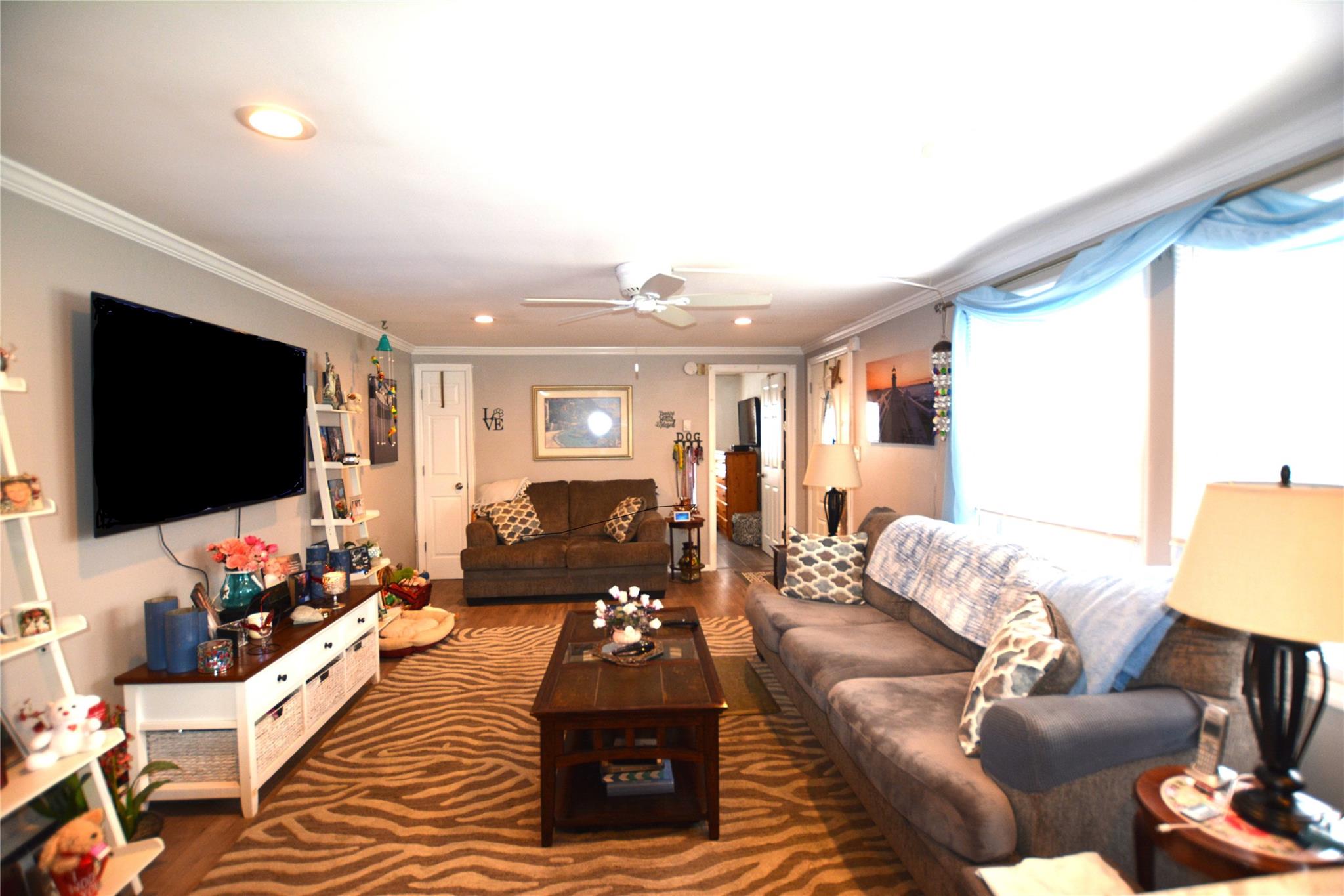 77 Village Circle W