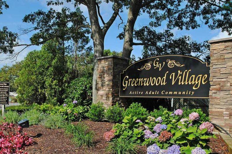 77 Village Circle W Cir, Manorville, New York image 20