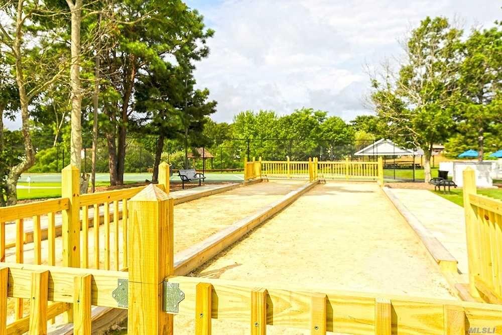77 Village Circle W Cir, Manorville, New York image 30