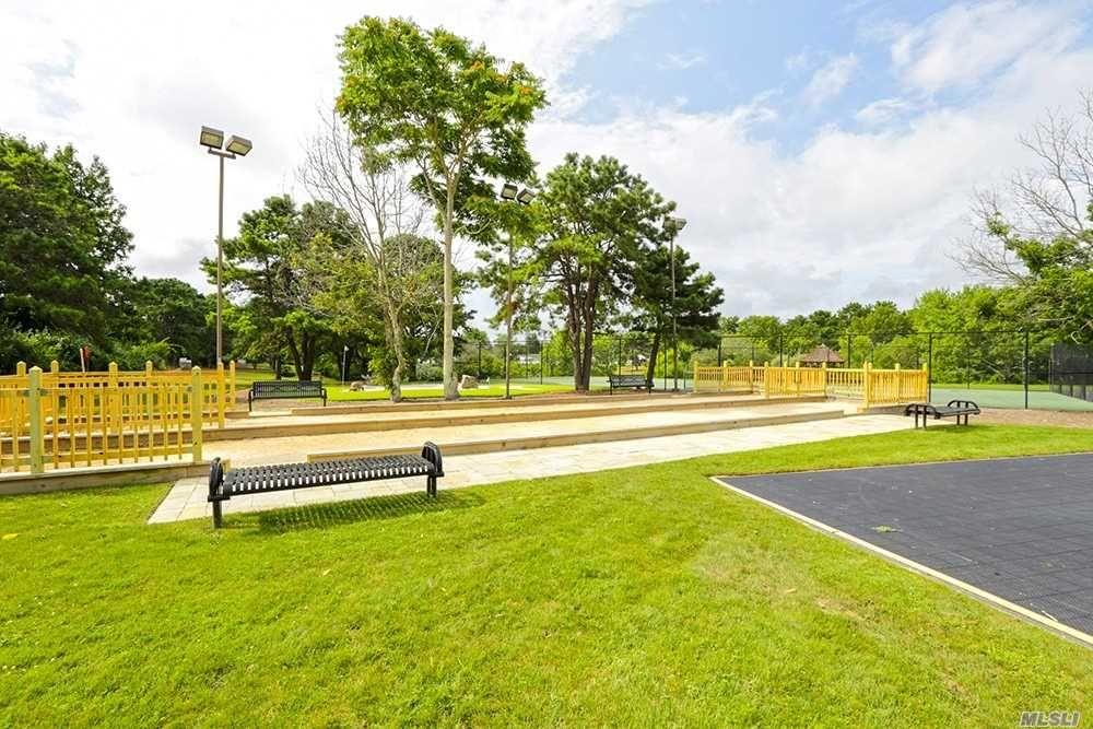 77 Village Circle W Cir, Manorville, New York image 29