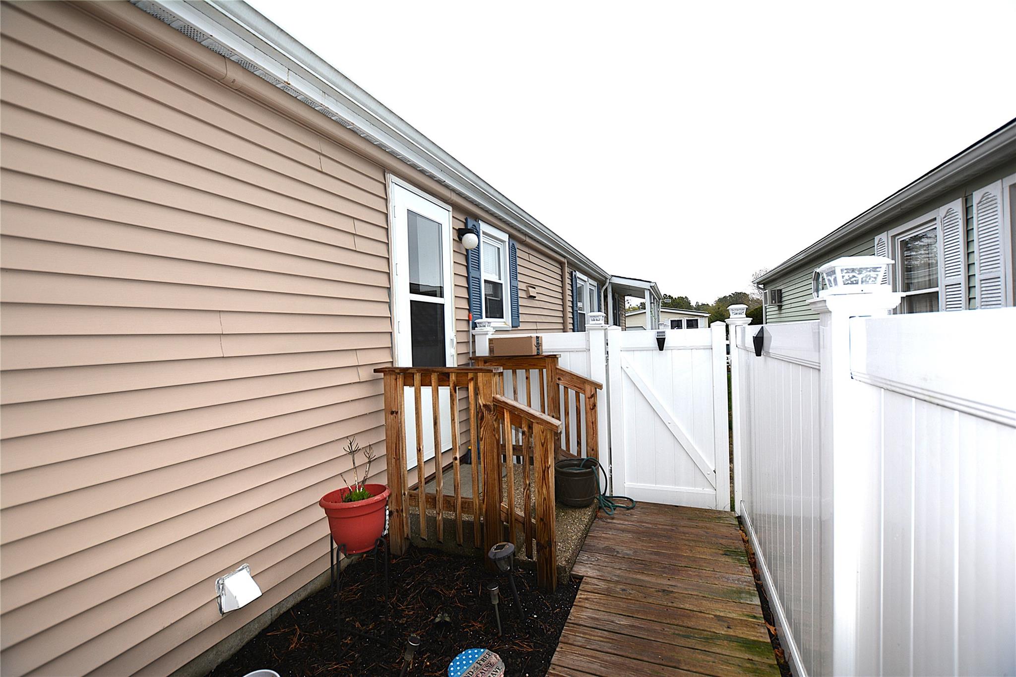 77 Village Circle W Cir, Manorville, New York image 17