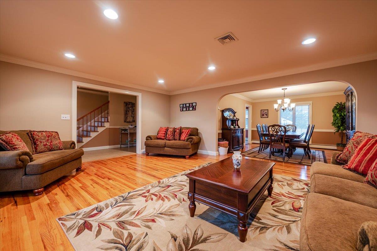 164 Eaton Lane, West Islip, New York image 2