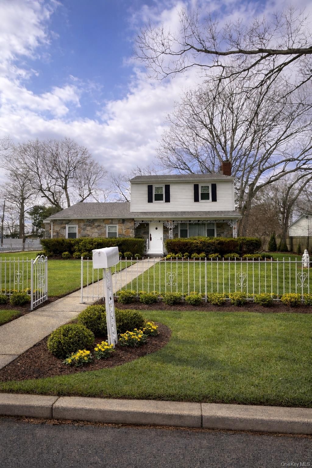 Photo of 340 Westchester Avenue, West Babylon, NY 11704 (MLS # 963964)