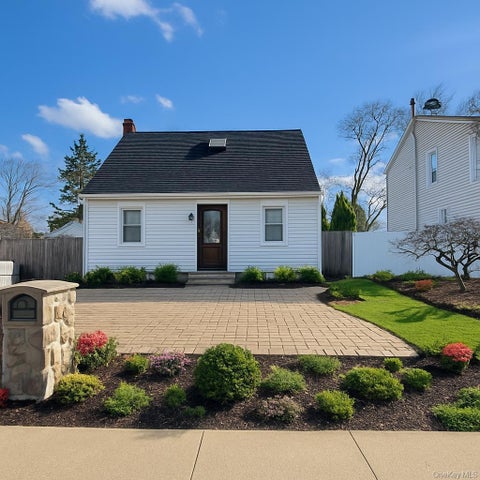 Homes For Sale - 28 Bittermint Street<br/> Islip, NY 11751