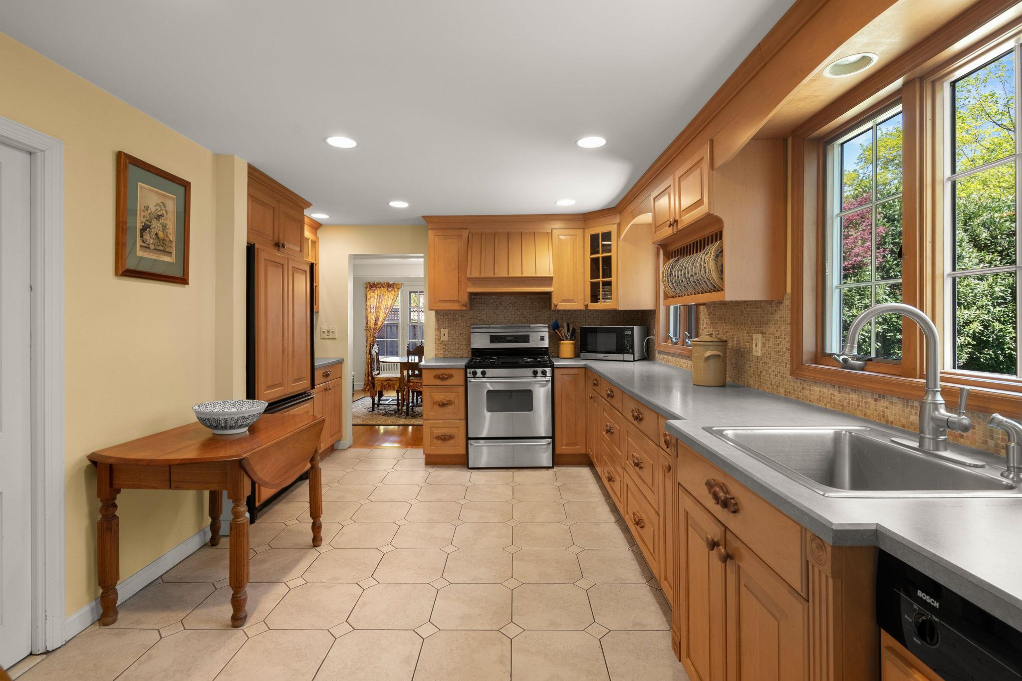5 Emil Court, Huntington, New York image 10