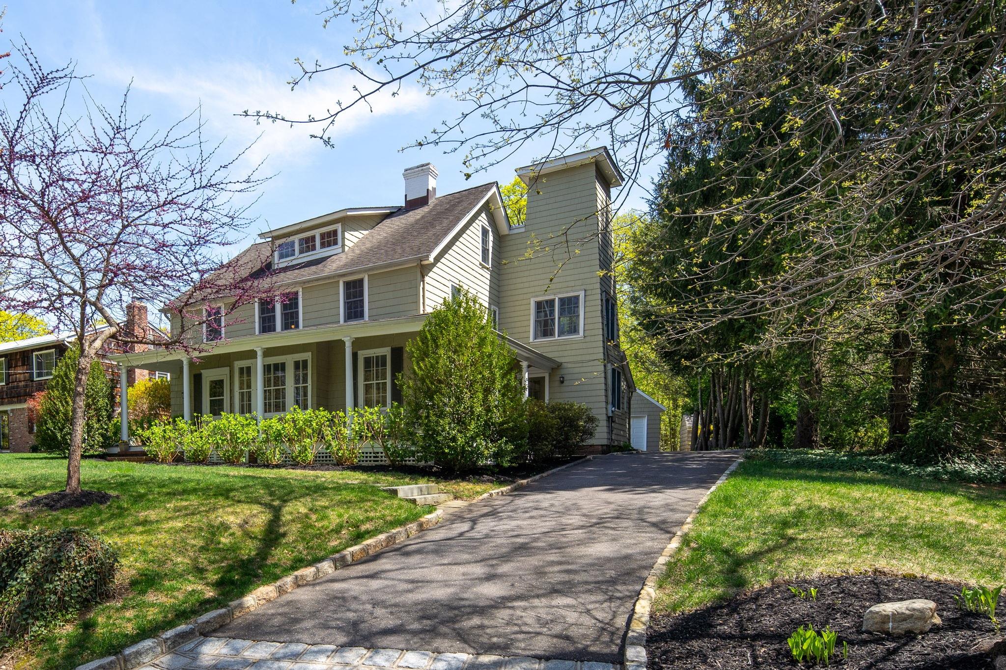 Emil Court, Huntington, Hamptons, NY - 4 Bedrooms  
3 Bathrooms - 