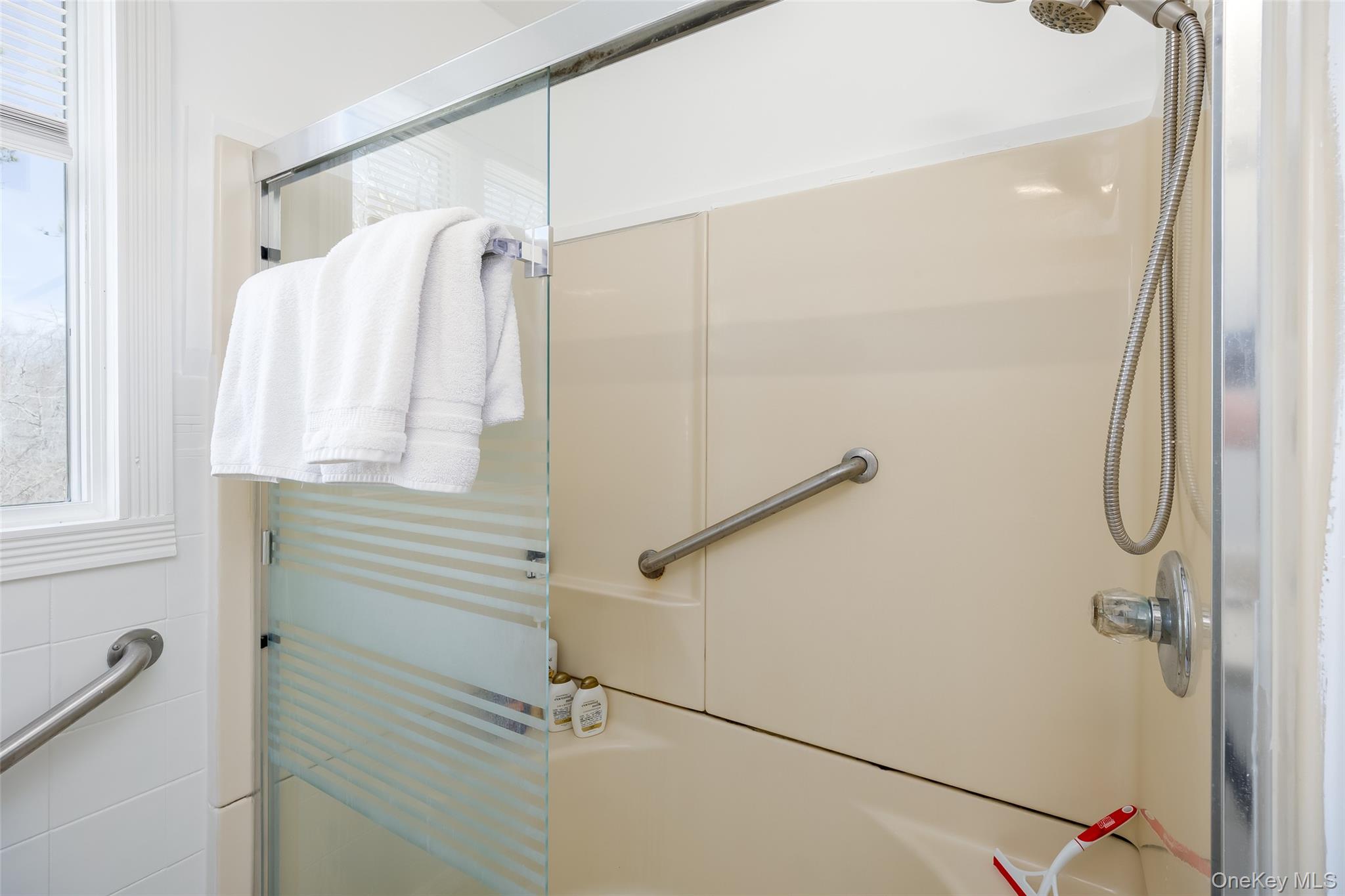 Calverton, New York 11933, United States, 4 Bedrooms Bedrooms, ,2 BathroomsBathrooms,Residential,Active,125640