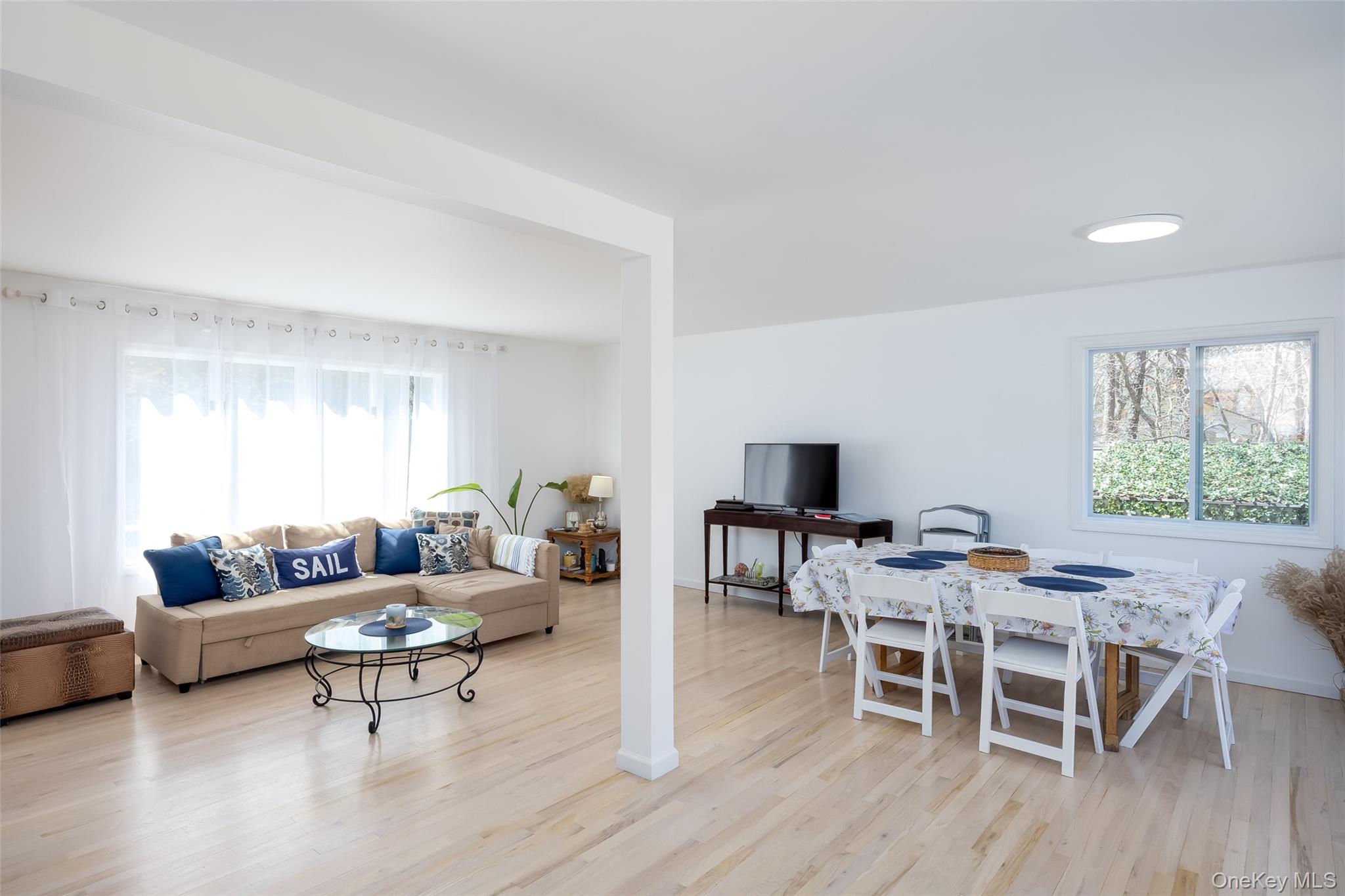 Calverton, New York 11933, United States, 4 Bedrooms Bedrooms, ,2 BathroomsBathrooms,Residential,Active,125640