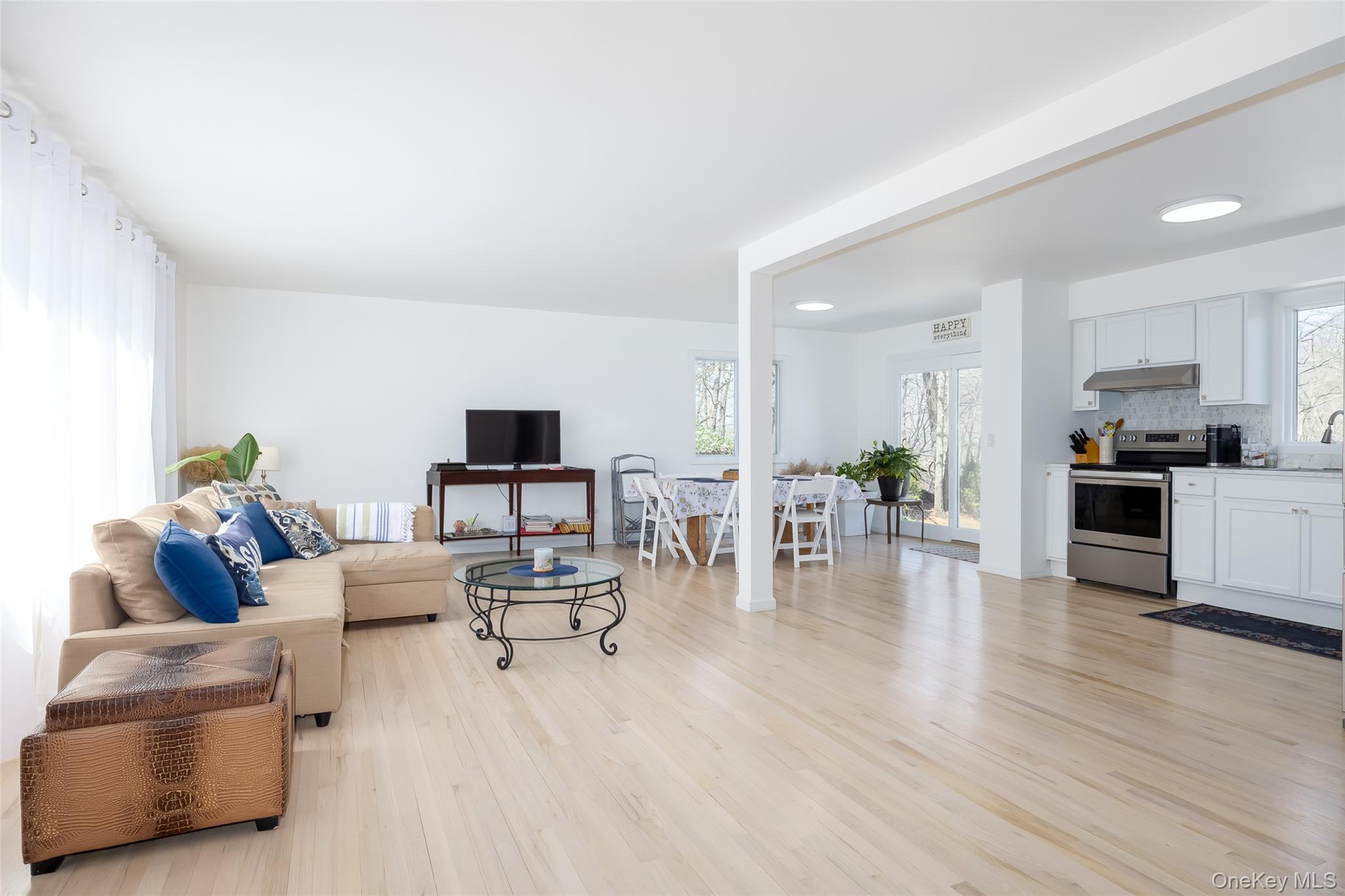 Calverton, New York 11933, United States, 4 Bedrooms Bedrooms, ,2 BathroomsBathrooms,Residential,Active,125640