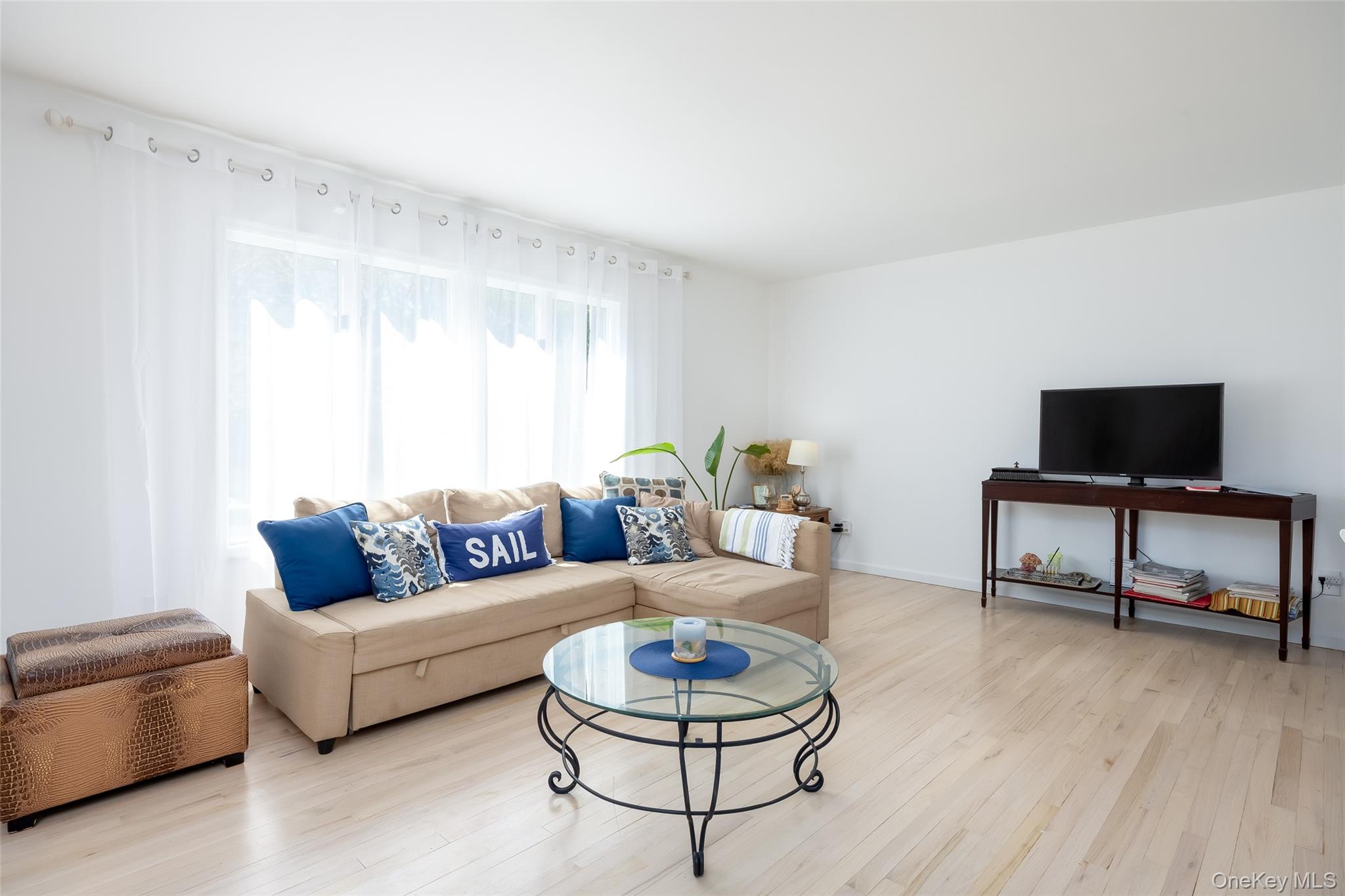 Calverton, New York 11933, United States, 4 Bedrooms Bedrooms, ,2 BathroomsBathrooms,Residential,Active,125640