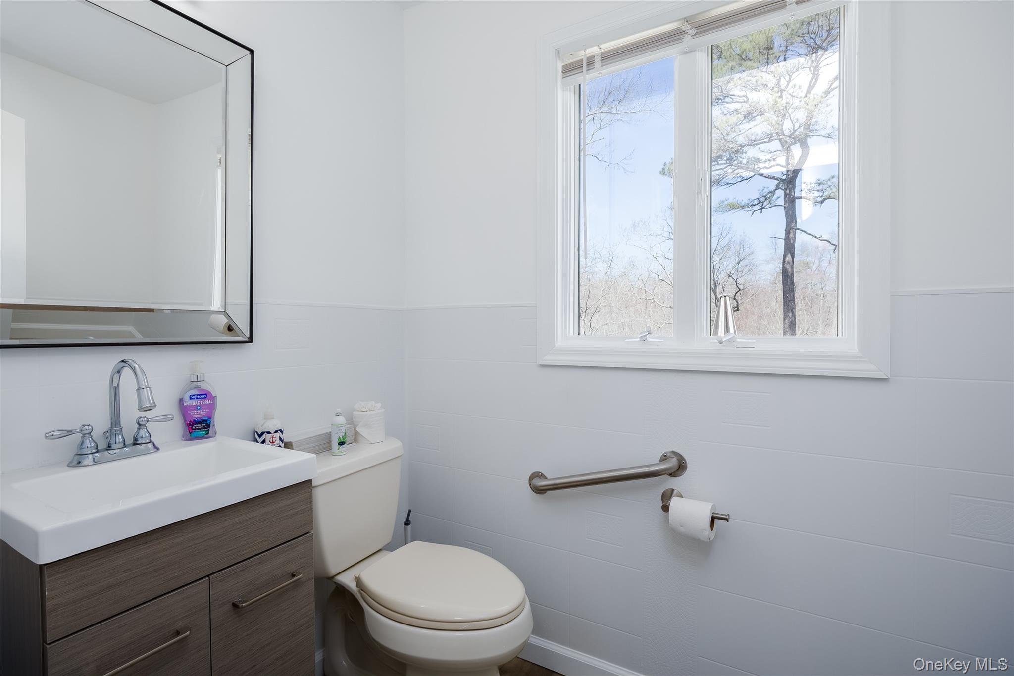 Calverton, New York 11933, United States, 4 Bedrooms Bedrooms, ,2 BathroomsBathrooms,Residential,Active,125640