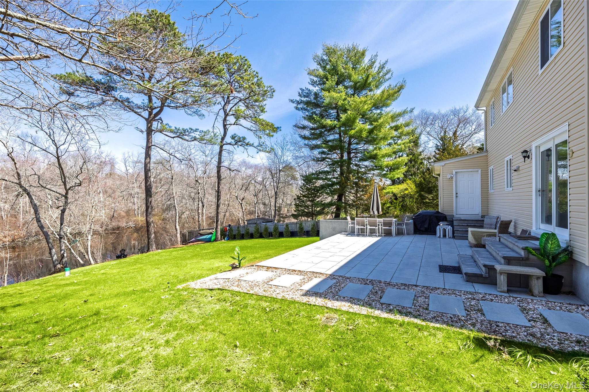 Calverton, New York 11933, United States, 4 Bedrooms Bedrooms, ,2 BathroomsBathrooms,Residential,Active,125640