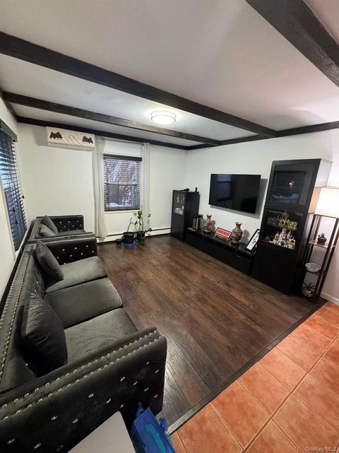 17 Cove Lane Levittown NY 11756