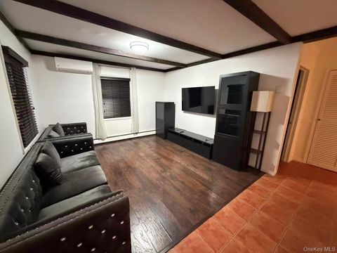 17 Cove Lane Levittown NY 11756