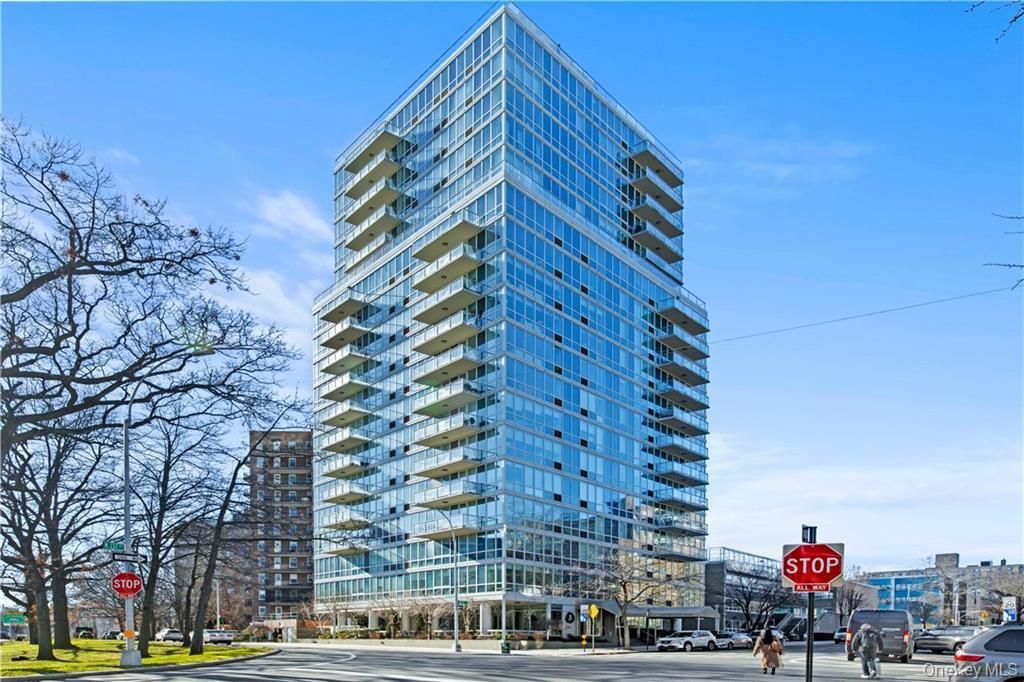 Photo of 640 W 237th Street #3E, Bronx, NY 10463 (MLS # 967709)