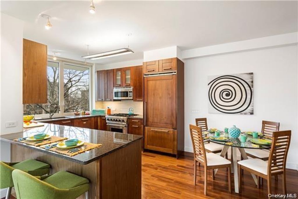 Photo of 640 W 237th Street #3E, Bronx, NY 10463 (MLS # 967709)