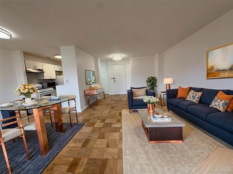 Photo of 16 Lake Street #7B, White Plains, NY 10603 (MLS # 924323)