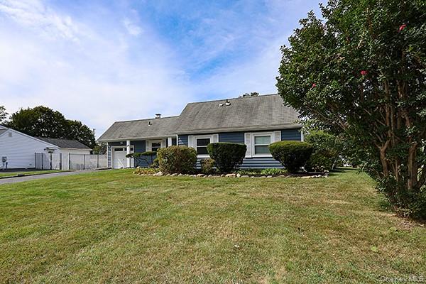 Photo of 36 Torrey Pine Lane, Medford, NY 11763 (MLS # 1064242)