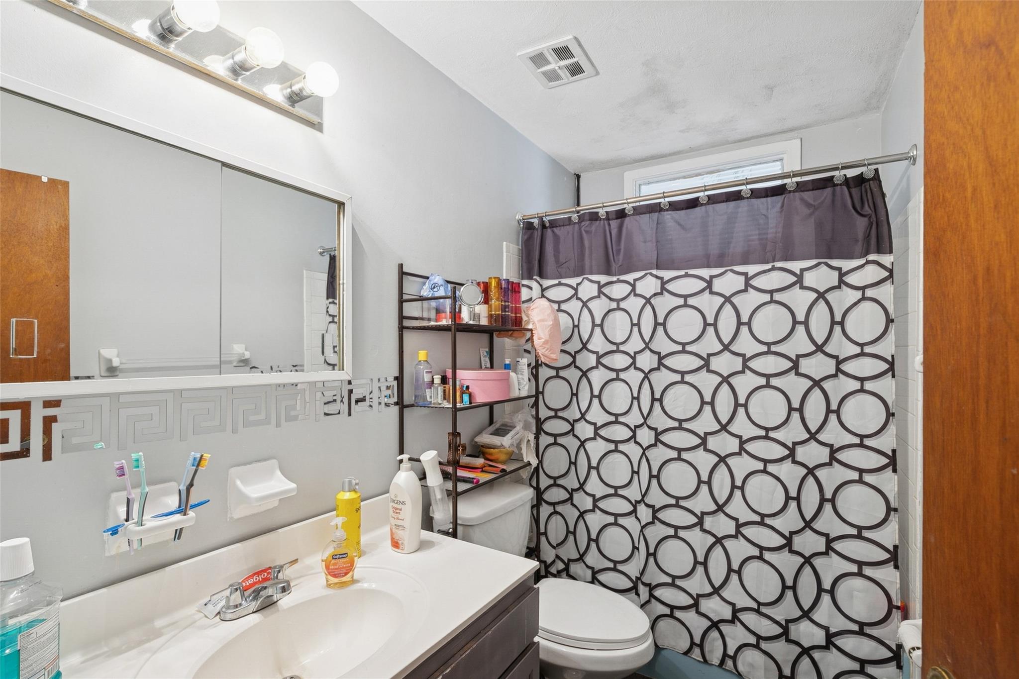 87 Lukens Avenue, Brentwood, New York image 8