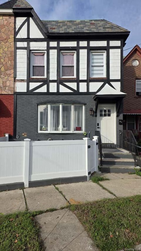 Photo of 11210 Colfax Street, Queens Village, NY 11429 (MLS # 920117)