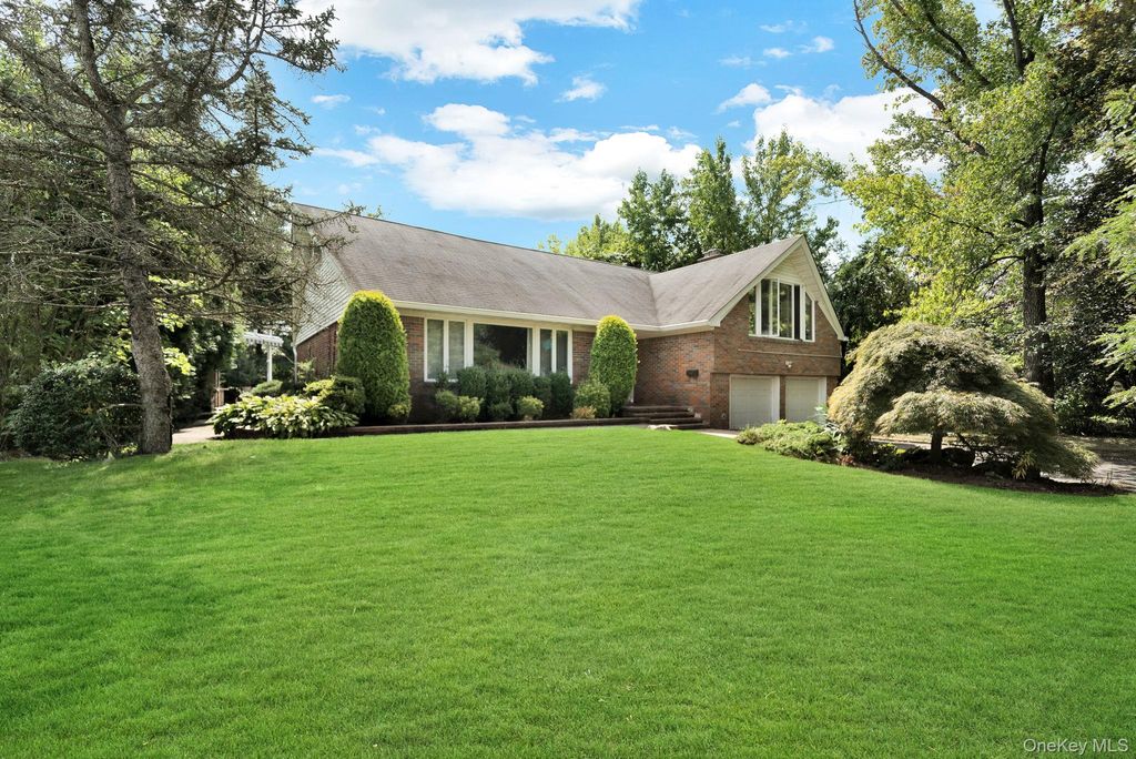 Photo of 70 Shrub Hollow Road, Roslyn, NY 11576 (MLS # 907810)
