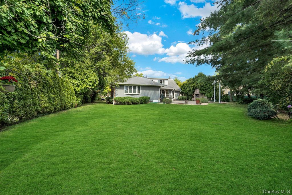 Photo of 70 Shrub Hollow Road, Roslyn, NY 11576 (MLS # 907810)