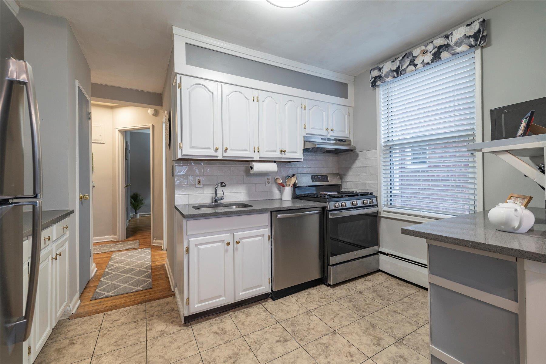 120 Morris Avenue #B16, Rockville Centre, New York image 11