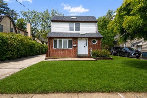 Homes For Sale - 20 School House Lane<br/> Syosset, NY 11791