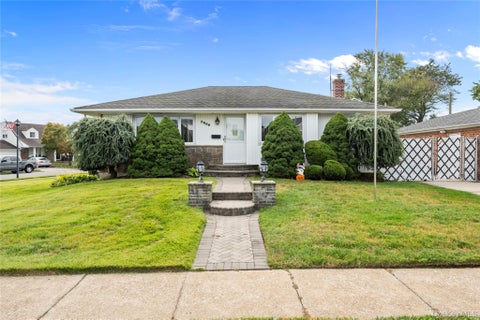 Homes For Sale - 3866 Drake Street<br/> Levittown, NY 11756