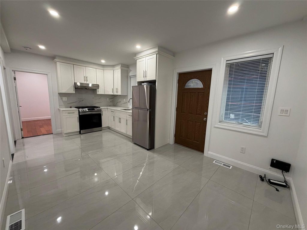 Photo of 4335 189th Street #1R, Flushing, NY 11358 (MLS # 986544)