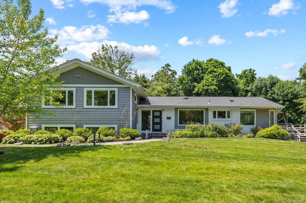 Photo of 125 Hicks Lane, Great Neck, NY 11024 (MLS # 1002885)