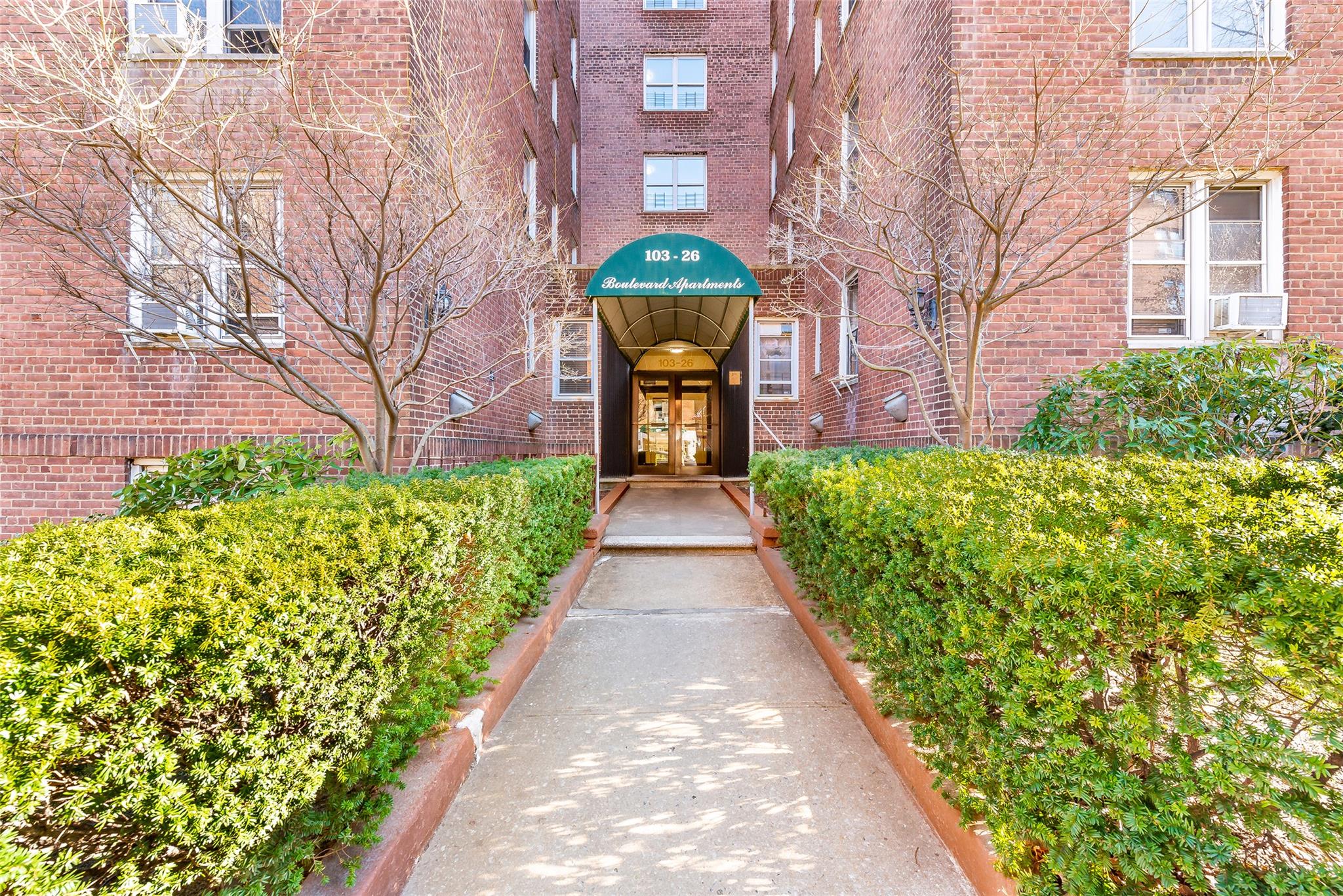 Property for Sale at 68th Avenue 2E, Forest Hills, Queens, NY - Bedrooms: 2 
Bathrooms: 1 
Rooms: 5  - $458,000