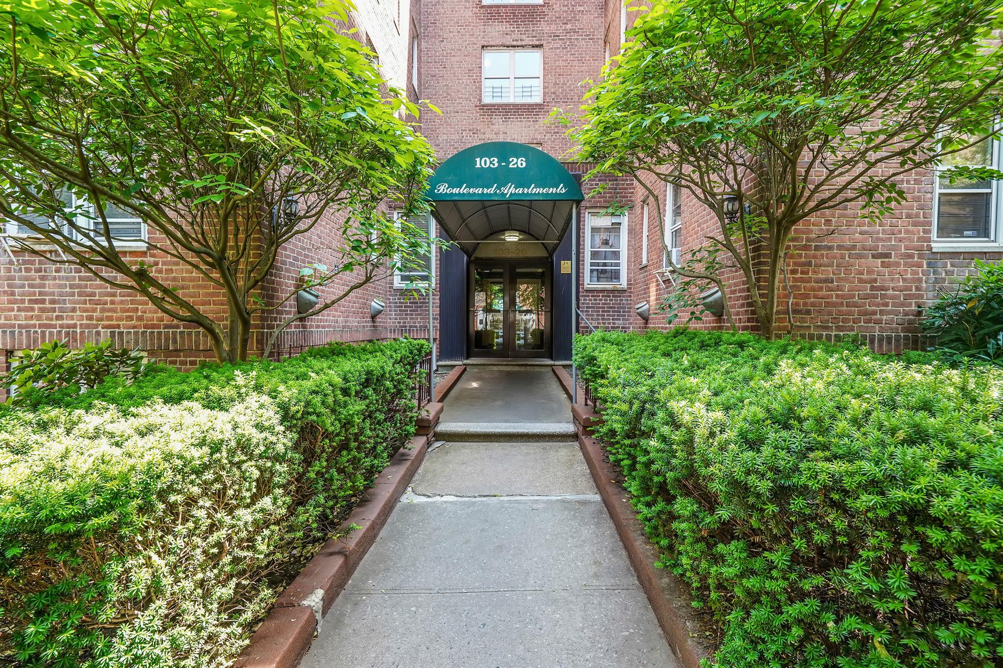 Property for Sale at 68th Avenue 2E, Forest Hills, Queens, NY - Bedrooms: 2 
Bathrooms: 1 
Rooms: 5  - $458,000