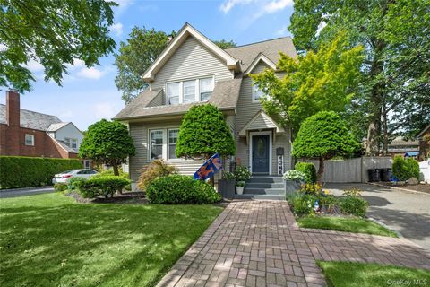 Photo of 99 Rider Avenue, Malverne, NY 11565 (MLS # 903563)