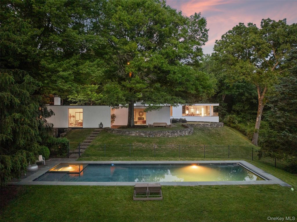 Photo of 125 Davids Hill Road, Bedford Hills, NY 10506 (MLS # 1008589)
