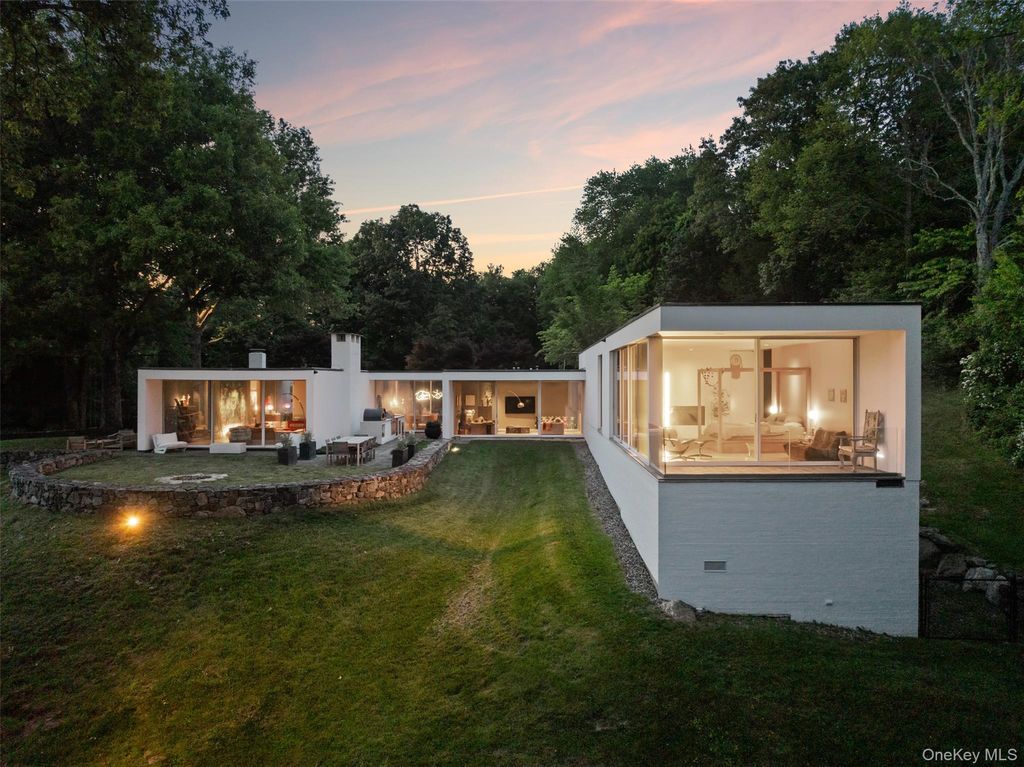 Photo of 125 Davids Hill Road, Bedford Hills, NY 10506 (MLS # 1008589)