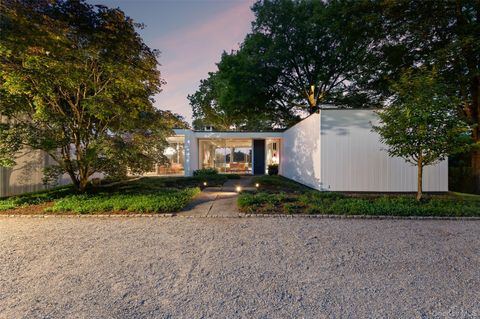 Photo of 125 Davids Hill Road, Bedford Hills, NY 10506 (MLS # 1008589)