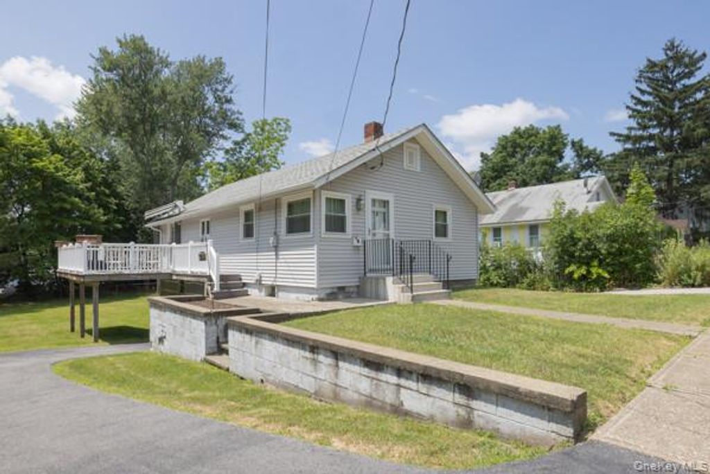 Photo of 8 Murray Avenue, Goshen, NY 10924 (MLS # 1027402)