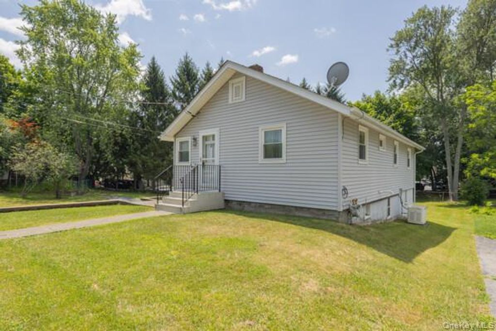 Photo of 8 Murray Avenue, Goshen, NY 10924 (MLS # 1027402)