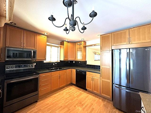 211 Falcon Court 211