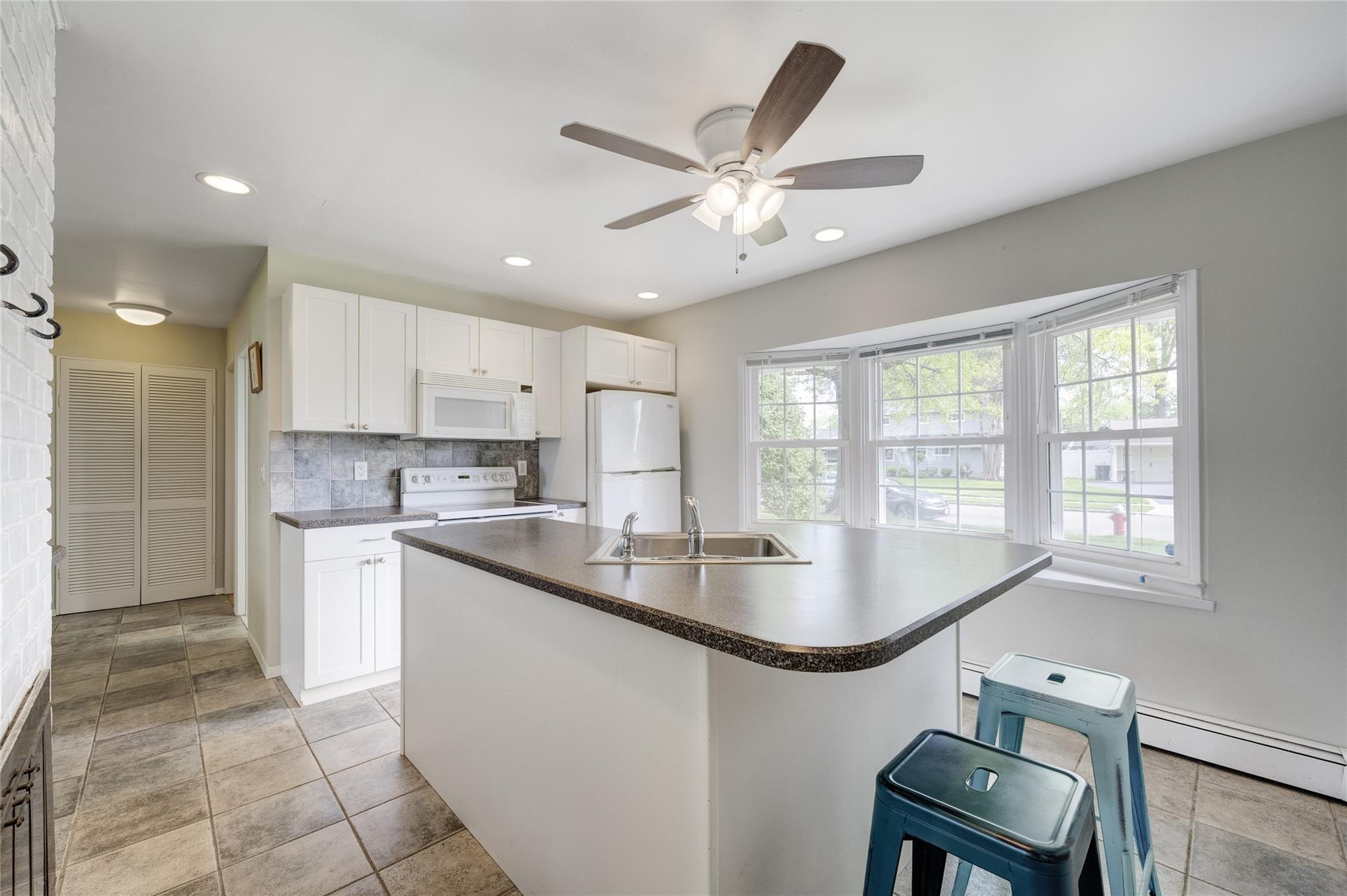 30 Flagstone Lane, Westbury, New York image 8