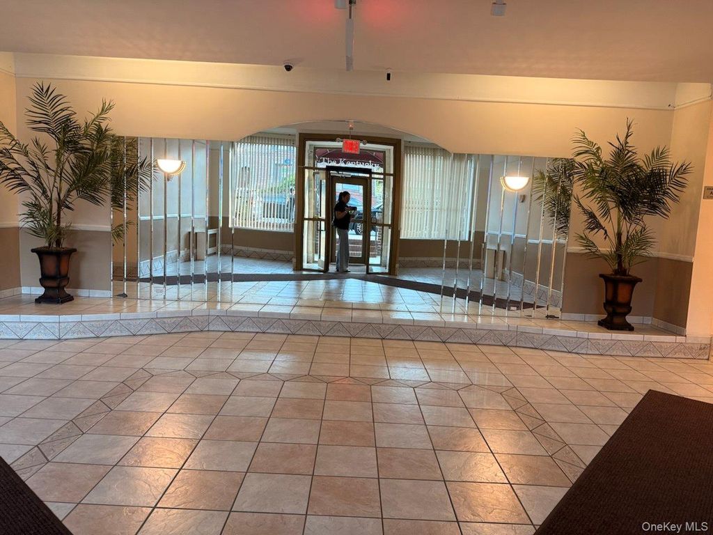 Photo of 71-11 Yellowstone Boulevard #4B, Forest Hills, NY 11375 (MLS # 989055)