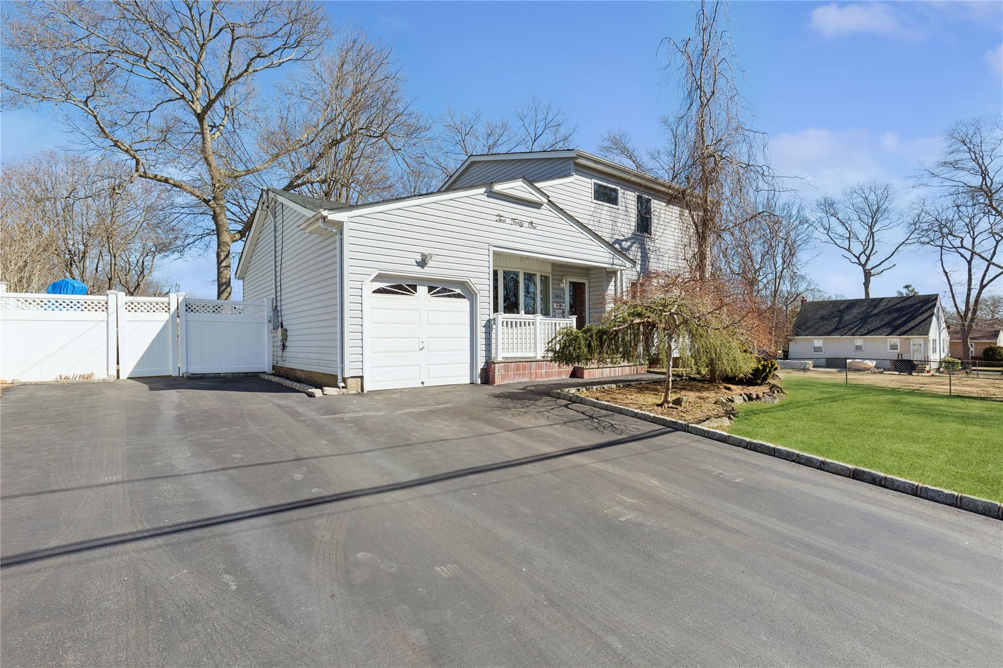 241 N 3rd Street, Ronkonkoma, New York image 2