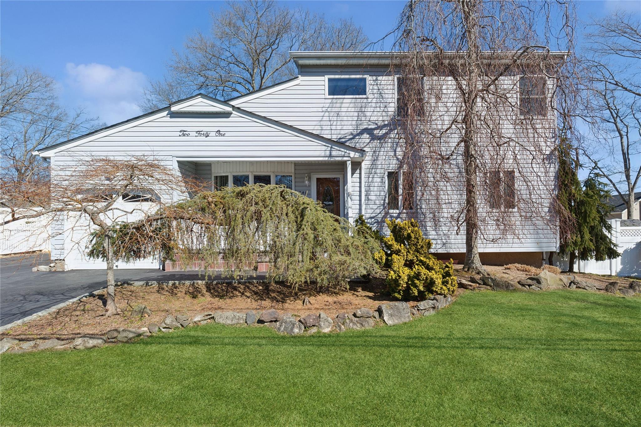 241 N 3rd Street, Ronkonkoma, New York image 1